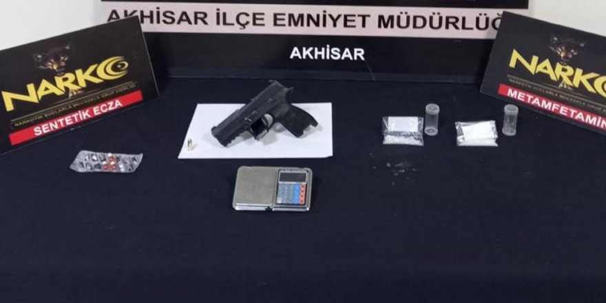 Manisa'da durdurulan 2 araçta uyuşturucu madde yakalandı