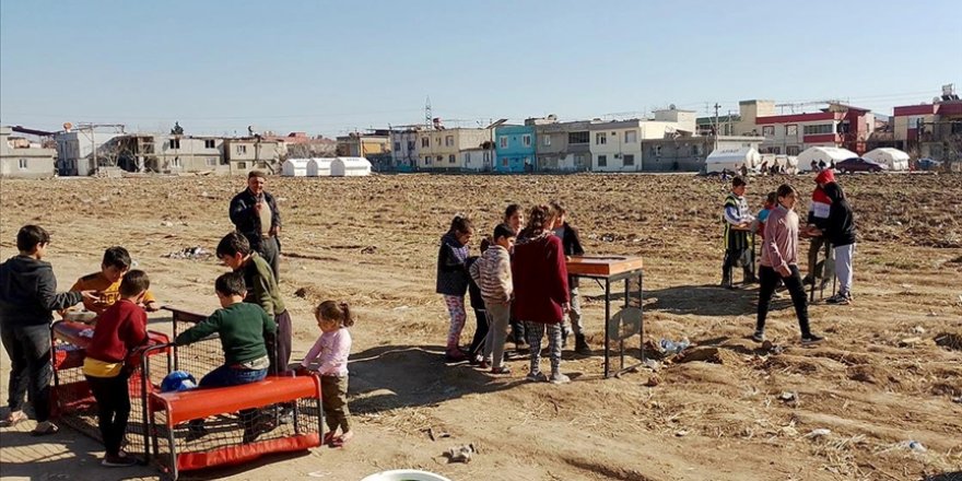 İstanbul'daki belediyelerin deprem bölgesine yardımları sürüyor