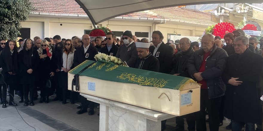 Gazeteci-yazar Güngör Mengi için İzmir'de cenaze töreni