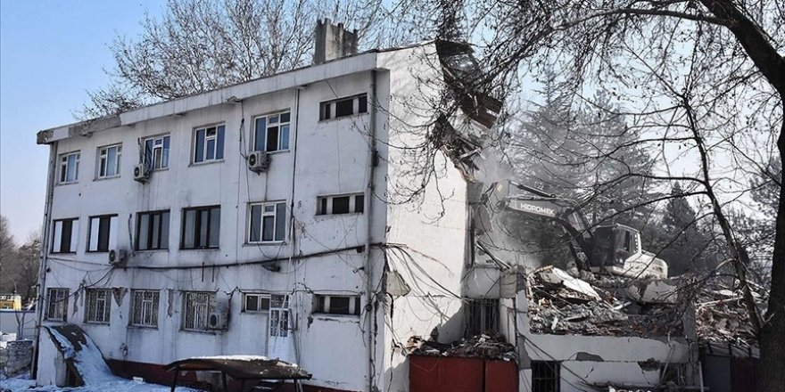 Elbistan Cumhuriyet Başsavcılığı, belediye binasının yıkılmasıyla ilgili iddiaları yalanladı