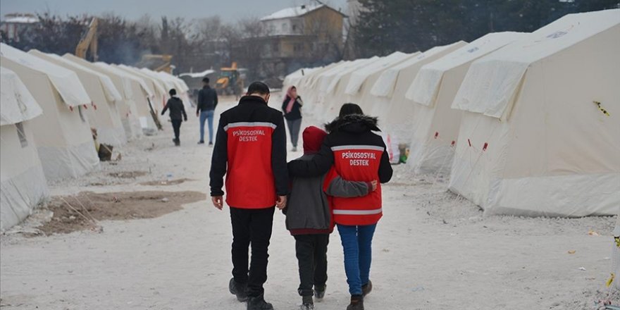 "Kırmızı yelekliler" Malatyalı depremzedelerin yardımına koşuyor