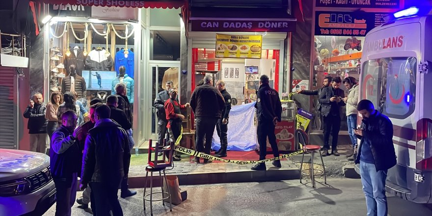 İzmir'de kavgada araya giren bir kişi vurularak hayatını kaybetti