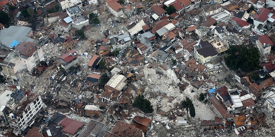 Hatay'da depremin yol açtığı yıkım havadan görüntülendi