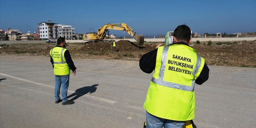 Sakarya Büyükşehir Belediyesi İskenderun'da konteyner kent çalışmasına başladı