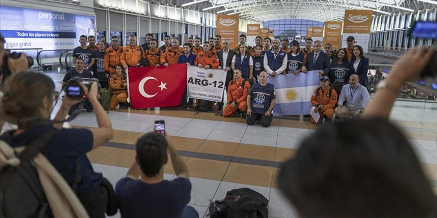 Türkiye'deki depremlerde arama kurtarma faaliyetlerine katılan Arjantinliler için tören