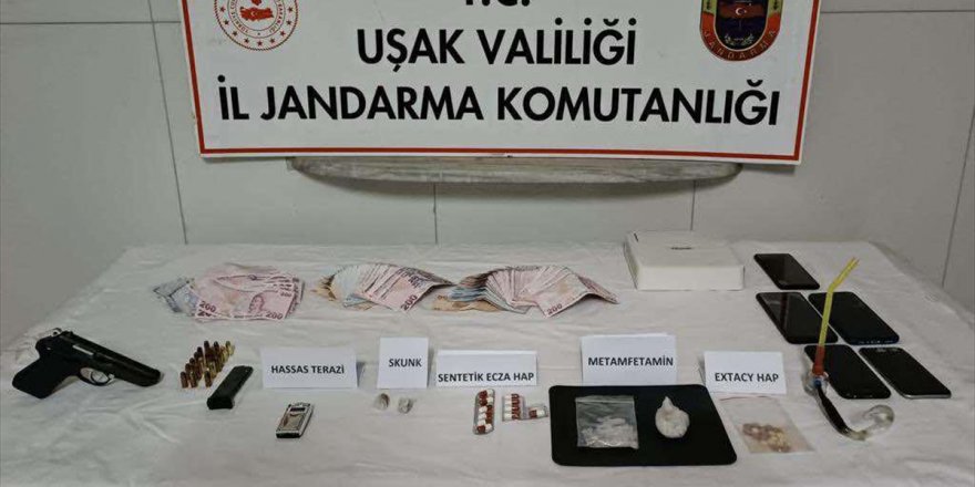 Uşak'ta uyuşturucu operasyonunda yakalanan 2 zanlı tutuklandı