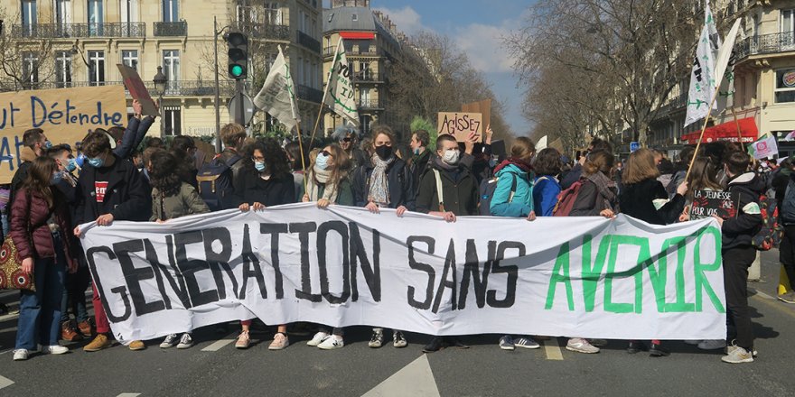 Fransa'da çevreci öğrencilerden küreselleşme karşıtı protesto