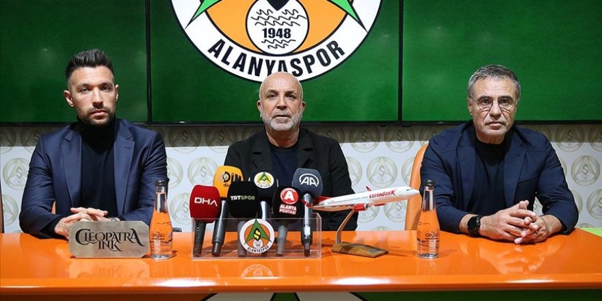 Alanyaspor'da teknik direktörlük görevine Ersun Yanal getirildi