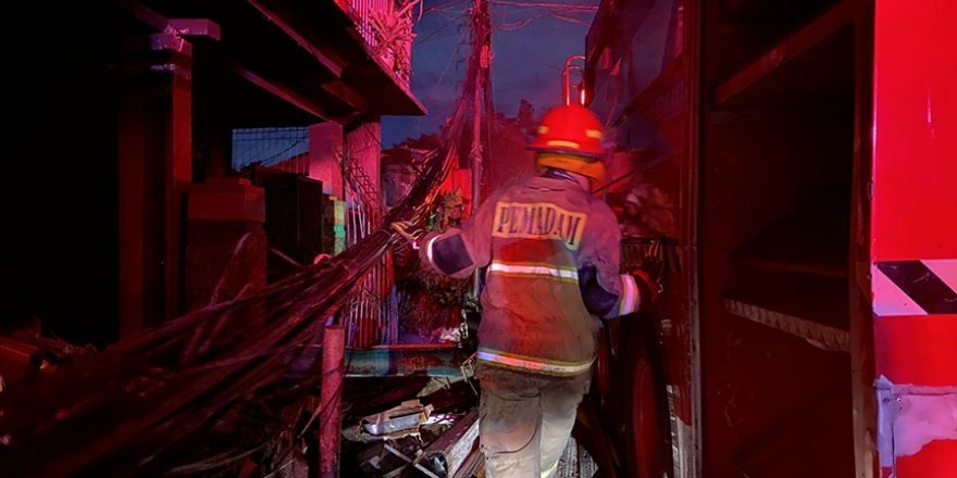 Endonezya'da akaryakıt deposunda çıkan yangında 14 kişi öldü