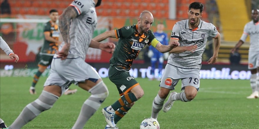 Alanyaspor konuk ettiği Medipol Başakşehir'i mağlup etti