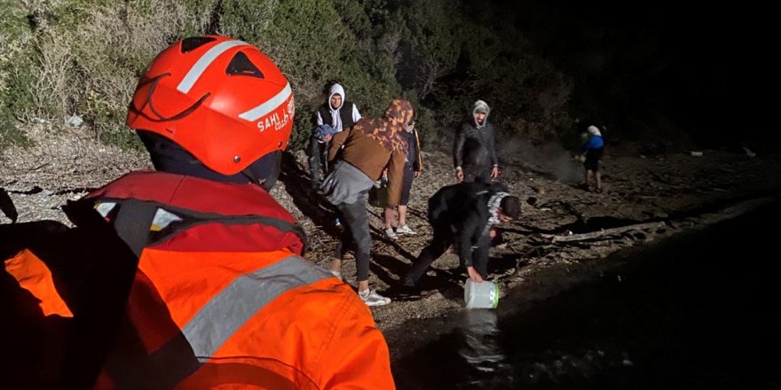 Kuşadası açıklarında 17 düzensiz göçmen kurtarıldı​​​​​