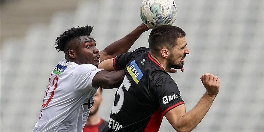 Fatih Karagümrük konuk ettiği Demir Grup Sivasspor'u 4 golle yendi