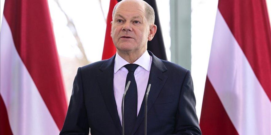 Almanya Başbakanı Scholz, Ukrayna'ya silah yardımının devam edeceğini söyledi