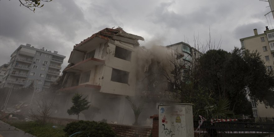 İzmir'deki depremde ağır hasar gören 488 bina daha yıkılacak