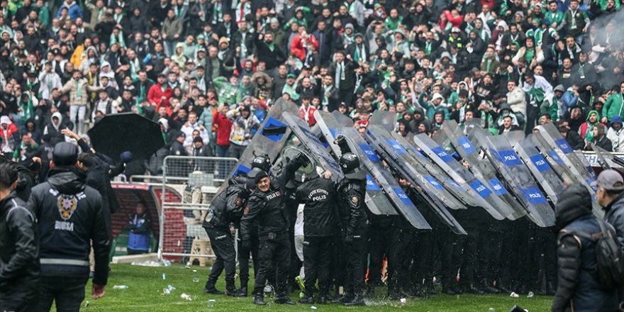 Bursaspor-Amed Sportif Faaliyetler maçında çıkan olaylara ilişkin gözaltı sayısı 9'a yükseldi