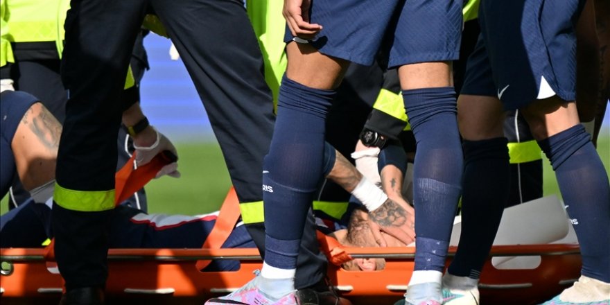 Neymar, sakatlığı nedeniyle sahalardan uzun süre uzak kalacak
