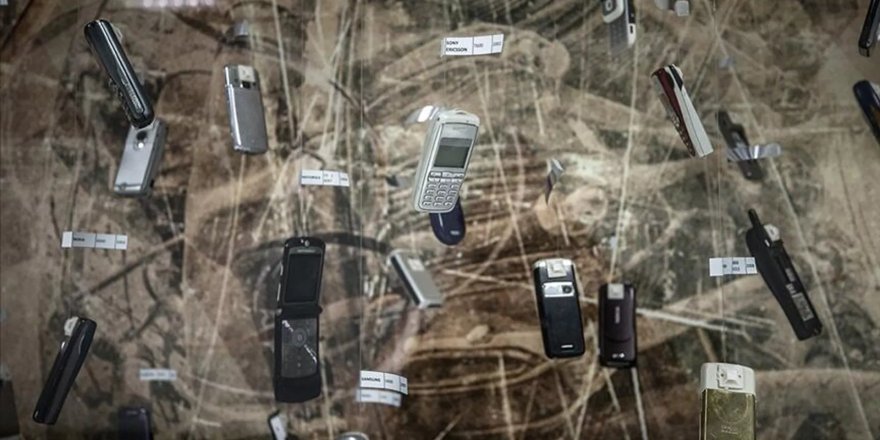 Deprem tuşlu telefonların satışını arttırdı: 'Şarjları bir haftaya kadar gidiyor'