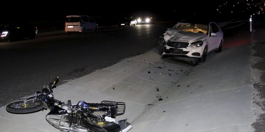 Uşak'ta otomobille çarpışan motosikletteki 2 kişi öldü