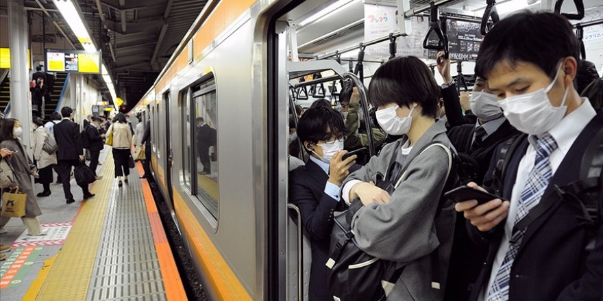 Japonya'da Kovid-19'a karşı maske kullanımı kişisel tercihe bırakılıyor