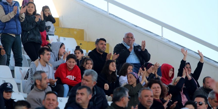Fethiyespor-Teco Karacabey Belediyespor maçında depremzedeler ağırlandı