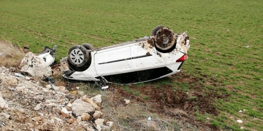 Afyonkarahisar'da otomobilin şarampole devrilmesi sonucu 5 depremzede yaralandı