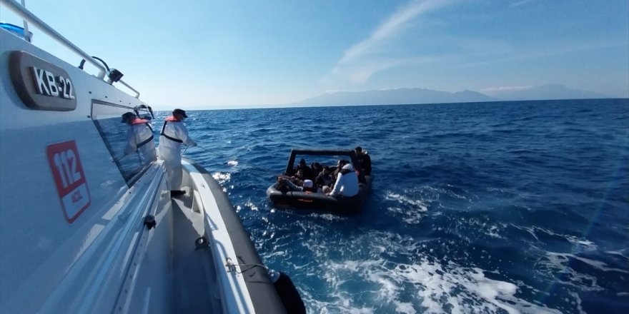 İzmir açıklarında 18 düzensiz göçmen kurtarıldı