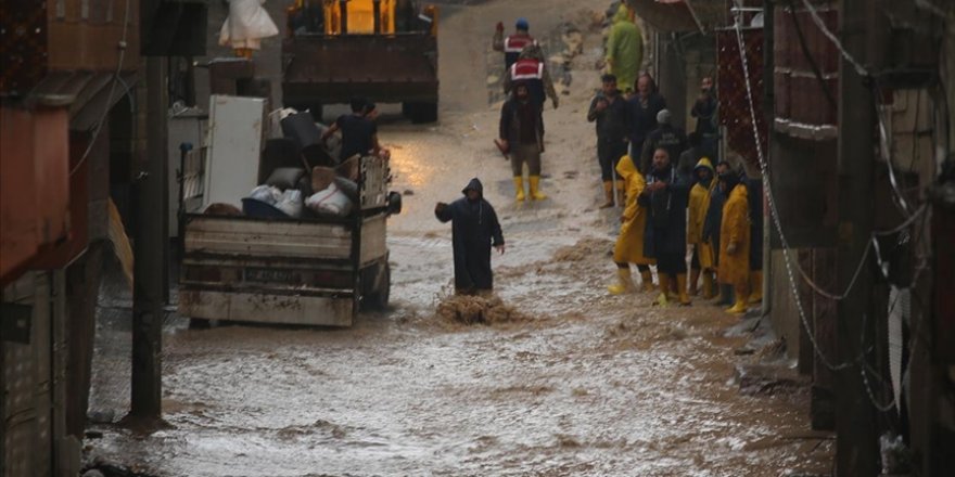 Şanlıurfa merkezde yağış nedeniyle eğitime bir gün ara verildi