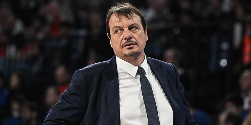 Anadolu Efes Başantrenörü Ergin Ataman, zatürre teşhisiyle hastaneye yatırıldı