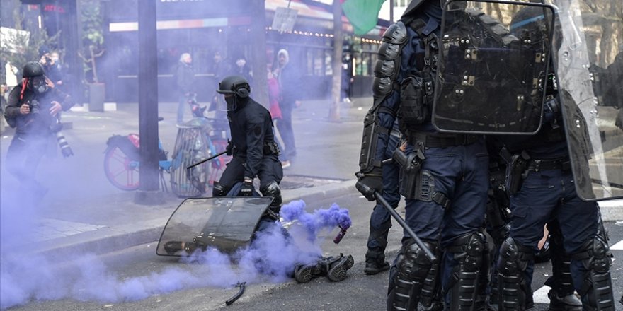 Fransa'da polislere emeklilik reformu karşıtı gösterilere sert müdahaleden 17 soruşturma