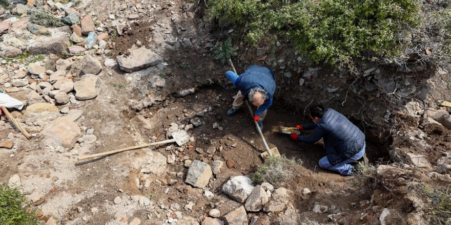 Bayındır'da kaçak kazı yapan 17 kişi yakalandı