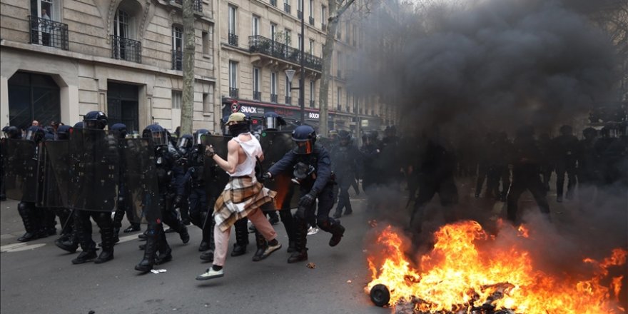 Fransa'da emeklilik reformu karşıtı gösterilerde arbede yaşandı