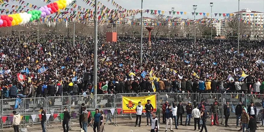 Diyarbakır'daki Nevruz kutlamasına vatandaşlar alana HES kodu ile girdi