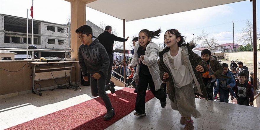 Depremden sonra nakil yaptıran 14 bin 73 öğrenci kendi iline döndü