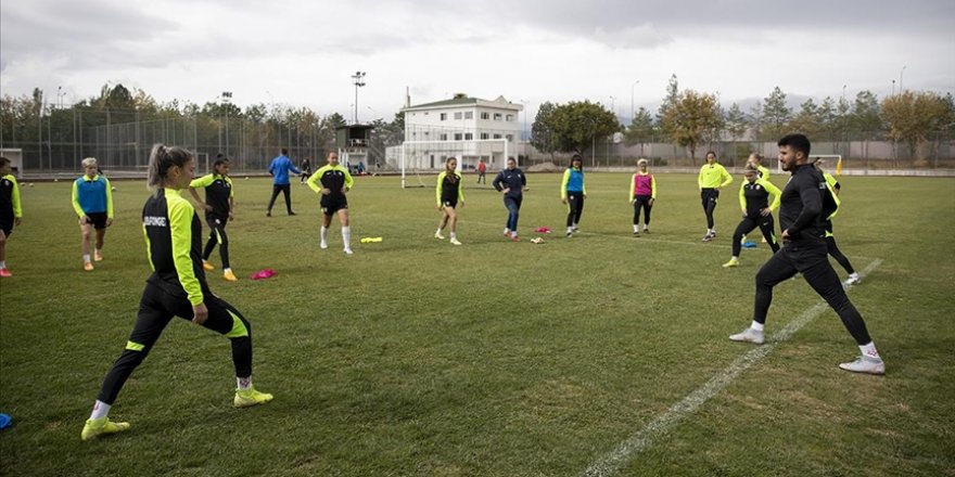 Kadın futbol takımı ABB FOMGET'te hedef Türkiye'yi Avrupa'da temsil etmek