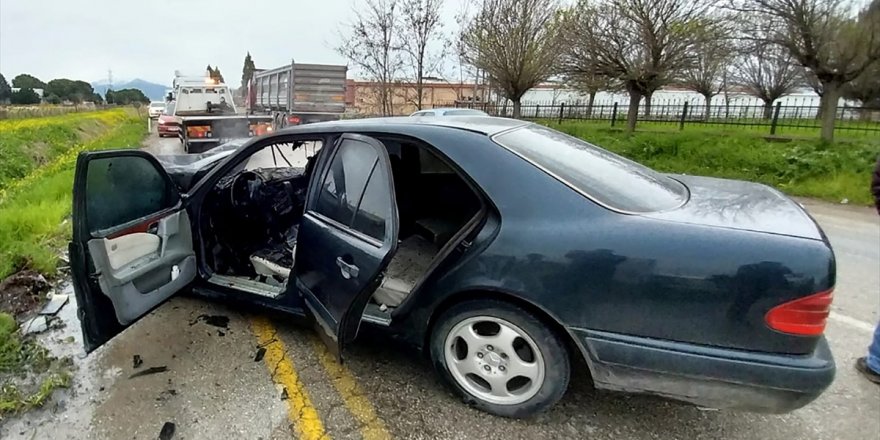 Manisa'da tırla çarpışan otomobilin sürücüsü öldü