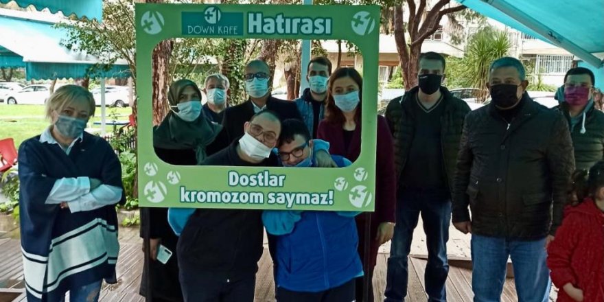 Demokratik Sağlık-Sen İzmir Engelli Komisyonu down sendromlu gençlerle buluştu