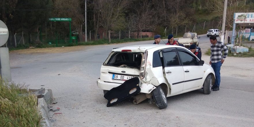 Aydın'da kamyon ile otomobilin çarpıştığı kazada 3 kişi yaralandı