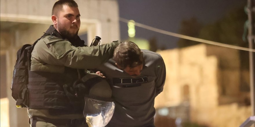 İsrail polisi, Mescid-i Aksa baskınında 450 Filistinliyi gözaltına aldı