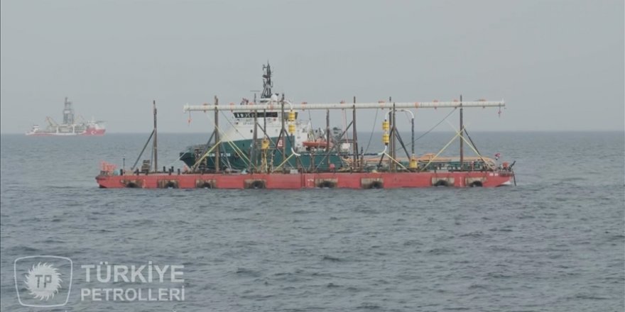 Karadeniz gazını karaya taşıyacak boruların deniz tabanına yerleştirme işlemi tamamlandı