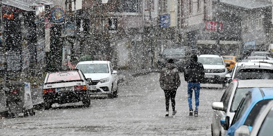 Kars'ta dolu, Sarıkamış'ta kar etkili oldu