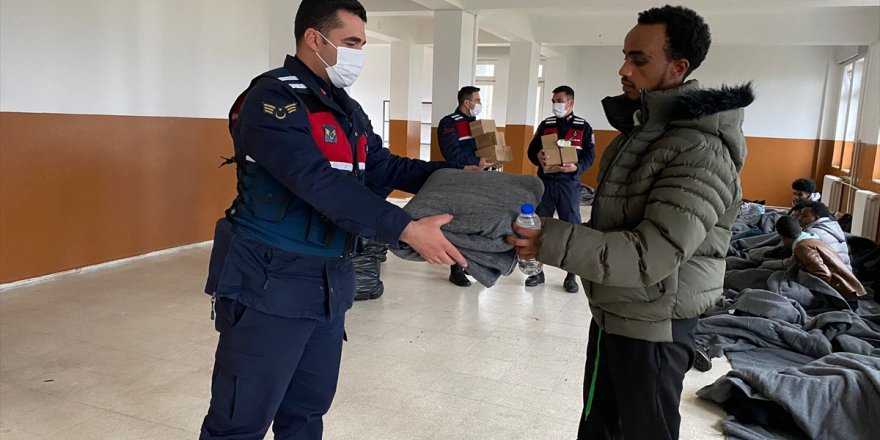 İzmir'de 32 düzensiz göçmen yakalandı