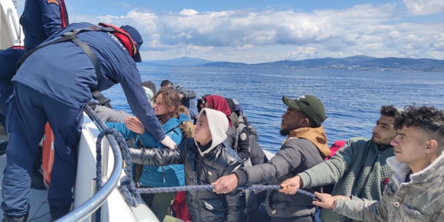 Kuşadası açıklarında 25 düzensiz göçmen kurtarıldı