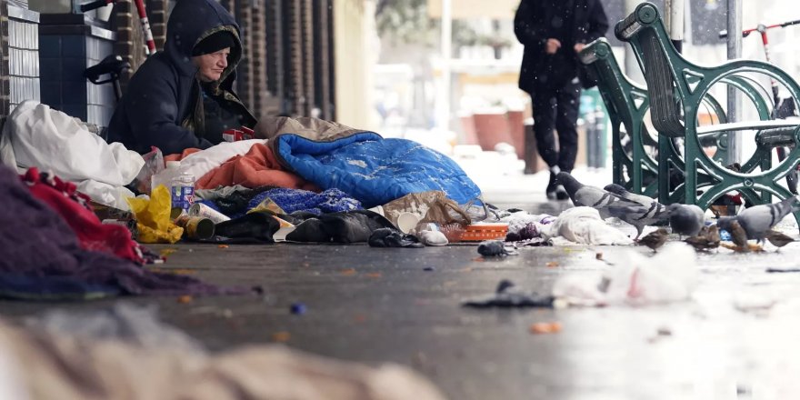 ABD'de evsiz bir kadın sokak ortasında doğum yaptı