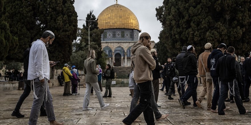 Netanyahu'dan fanatik Yahudilerin Mescid-i Aksa baskınlarını bayrama kadar durdurma kararı