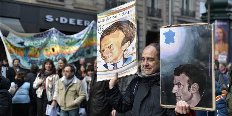 Fransa'da Anayasa Konseyinin emeklilik reformunu ana hatlarıyla onaylamasına tepkiler