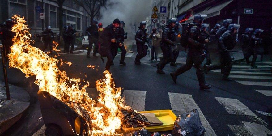 Fransa Cumhurbaşkanı Macron, tartışmalı emeklilik reformunun "gerekli" olduğunu savundu