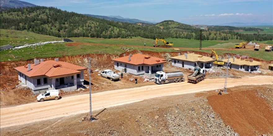 Nurdağı'nda yapımı tamamlanan köy evleri bayramda hak sahiplerine teslim edilecek