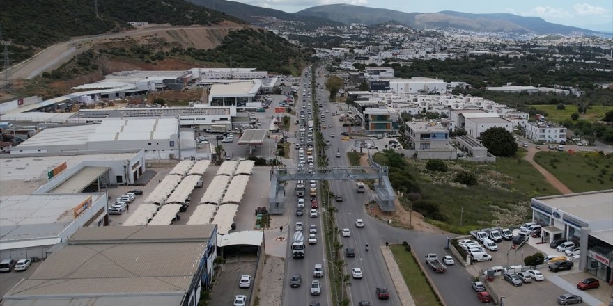 Bodrum'da Ramazan Bayramı öncesi trafik yoğunluğu başladı