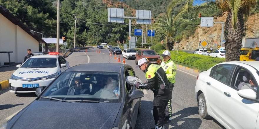 Muğla'da bayram trafiği yoğunluğu başladı