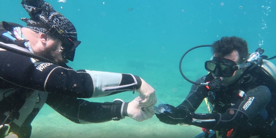 Fethiye'de dalgıçlar su altında bayramlaştı